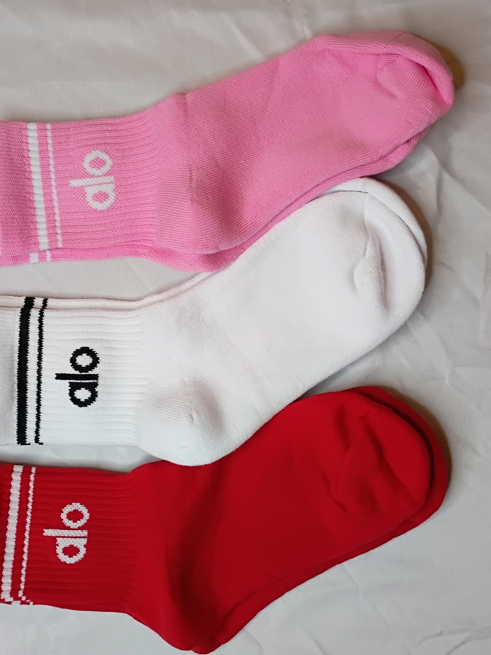 ALO Yoga 3-Pack HALF Crew Socks in Pink, White & Red - Picture 2 of 3